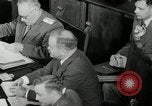 Standbild Bevin Byrnes und Molotow Potsdam Deutschland, 1945, aus Sekunde 61 historischem Filmmaterial Videoclip 65675030653