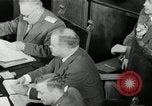 Standbild Bevin Byrnes und Molotow Potsdam Deutschland, 1945, aus Sekunde 62 historischem Filmmaterial Videoclip 65675030653