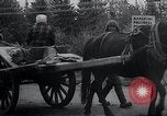 Standbild zivilen Flüchtlingen Kemijarvi Finnland, 1941, aus Sekunde 11 historischem Filmmaterial Videoclip 65675030672