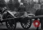 Standbild zivilen Flüchtlingen Kemijarvi Finnland, 1941, aus Sekunde 12 historischem Filmmaterial Videoclip 65675030672