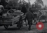 Standbild zivilen Flüchtlingen Kemijarvi Finnland, 1941, aus Sekunde 16 historischem Filmmaterial Videoclip 65675030672