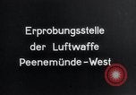 Standbild FI103 fliegende Bombe V-1 Peenemunde Deutschland, 1942, aus Sekunde 6 historischem Filmmaterial Videoclip 65675030689