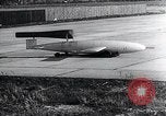 Standbild FI103 fliegende Bombe V-1 Peenemunde Deutschland, 1942, aus Sekunde 37 historischem Filmmaterial Videoclip 65675030689