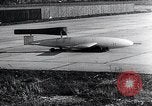 Standbild FI103 fliegende Bombe V-1 Peenemunde Deutschland, 1942, aus Sekunde 44 historischem Filmmaterial Videoclip 65675030689