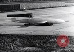 Standbild FI103 fliegende Bombe V-1 Peenemunde Deutschland, 1942, aus Sekunde 45 historischem Filmmaterial Videoclip 65675030689