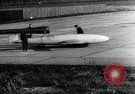 Standbild FI103 fliegende Bombe V-1 Peenemunde Deutschland, 1942, aus Sekunde 48 historischem Filmmaterial Videoclip 65675030689