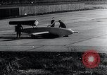 Standbild FI103 fliegende Bombe V-1 Peenemunde Deutschland, 1942, aus Sekunde 51 historischem Filmmaterial Videoclip 65675030689