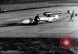 Standbild FI103 fliegende Bombe V-1 Peenemunde Deutschland, 1942, aus Sekunde 60 historischem Filmmaterial Videoclip 65675030689