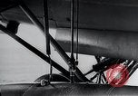 Immagine di Fi103 V-1 battenti bomba rilascio dell'antenna Peenemunde Germania, 1942, secondo 20 filmato di repertorio 65675030692