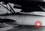 Immagine di Fi103 V-1 battenti bomba rilascio dell'antenna Peenemunde Germania, 1942, secondo 30 filmato di repertorio 65675030692