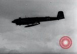 Immagine di Fi103 V-1 battenti bomba rilascio dell'antenna Peenemunde Germania, 1942, secondo 38 filmato di repertorio 65675030692