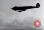 Immagine di Fi103 V-1 battenti bomba rilascio dell'antenna Peenemunde Germania, 1942, secondo 41 filmato di repertorio 65675030692