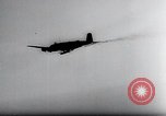 Immagine di Fi103 V-1 battenti bomba rilascio dell'antenna Peenemunde Germania, 1942, secondo 54 filmato di repertorio 65675030692