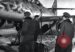 Immagine di ME-262 aerei fino a supporti di manutenzione Germania, 1943, secondo 8 filmato di repertorio 65675030710