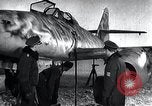 Immagine di ME-262 aerei fino a supporti di manutenzione Germania, 1943, secondo 18 filmato di repertorio 65675030710