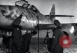 Immagine di ME-262 aerei fino a supporti di manutenzione Germania, 1943, secondo 21 filmato di repertorio 65675030710