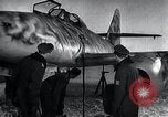 Immagine di ME-262 aerei fino a supporti di manutenzione Germania, 1943, secondo 22 filmato di repertorio 65675030710