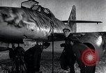 Immagine di ME-262 aerei fino a supporti di manutenzione Germania, 1943, secondo 26 filmato di repertorio 65675030710
