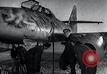 Immagine di ME-262 aerei fino a supporti di manutenzione Germania, 1943, secondo 27 filmato di repertorio 65675030710