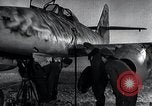 Immagine di ME-262 aerei fino a supporti di manutenzione Germania, 1943, secondo 29 filmato di repertorio 65675030710