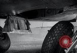 Immagine di ME-262 aerei fino a supporti di manutenzione Germania, 1943, secondo 31 filmato di repertorio 65675030710