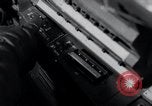 Immagine di ME-262 aereo a getto di apparecchiature di comunicazione Germania, 1944, secondo 46 filmato di repertorio 65675030711