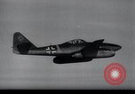Immagine di ME-262 aereo volo di formazione Germania, 1943, secondo 25 filmato di repertorio 65675030713