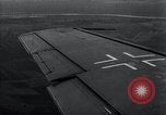 Standbild ME-262 Flugzeuge Flug und Landung Deutschland, 1943, aus Sekunde 3 historischem Filmmaterial Videoclip 65675030714