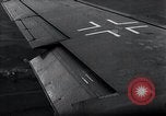 Standbild ME-262 Flugzeuge Flug und Landung Deutschland, 1943, aus Sekunde 7 historischem Filmmaterial Videoclip 65675030714