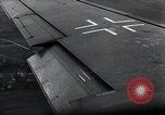 Standbild ME-262 Flugzeuge Flug und Landung Deutschland, 1943, aus Sekunde 10 historischem Filmmaterial Videoclip 65675030714