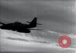 Standbild ME-262 Flugzeuge Flug und Landung Deutschland, 1943, aus Sekunde 45 historischem Filmmaterial Videoclip 65675030714