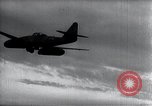 Standbild ME-262 Flugzeuge Flug und Landung Deutschland, 1943, aus Sekunde 46 historischem Filmmaterial Videoclip 65675030714