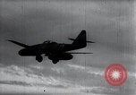 Standbild ME-262 Flugzeuge Flug und Landung Deutschland, 1943, aus Sekunde 49 historischem Filmmaterial Videoclip 65675030714