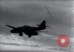 Standbild ME-262 Flugzeuge Flug und Landung Deutschland, 1943, aus Sekunde 52 historischem Filmmaterial Videoclip 65675030714