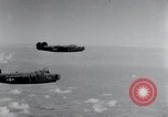 Image B-24 bombardiers lourds Rangoon Birmanie, 1943, de la seconde 8 séquences d'archives historiques vidéo 65675030717