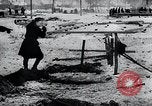 Standbild block Häuser Ostfront europäischen Theater, 1942, aus Sekunde 48 historischem Filmmaterial Videoclip 65675030722