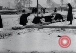 Standbild block Häuser Ostfront europäischen Theater, 1942, aus Sekunde 51 historischem Filmmaterial Videoclip 65675030722