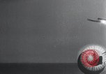 Standbild FI103 fliegende Bombe Deutschland, 1942, aus Sekunde 8 historischem Filmmaterial Videoclip 65675030742