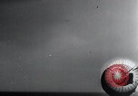 Standbild FI103 fliegende Bombe Deutschland, 1942, aus Sekunde 61 historischem Filmmaterial Videoclip 65675030742