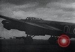 Image bombardier Lancaster KB-700 Bombing Run sur Berlin Berlin Allemagne, 1943, de la seconde 44 séquences d'archives historiques vidéo 65675030750