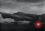 Image bombardier Lancaster KB-700 Bombing Run sur Berlin Berlin Allemagne, 1943, de la seconde 45 séquences d'archives historiques vidéo 65675030750
