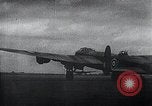 Image bombardier Lancaster KB-700 Bombing Run sur Berlin Berlin Allemagne, 1943, de la seconde 47 séquences d'archives historiques vidéo 65675030750