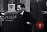 Immagine di Joseph Goebbels e Adolf Hitler Berlino Germania, 1933, secondo 16 filmato di repertorio 65675030759