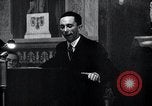 Immagine di Joseph Goebbels e Adolf Hitler Berlino Germania, 1933, secondo 18 filmato di repertorio 65675030759