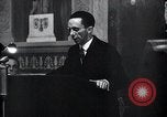 Immagine di Joseph Goebbels e Adolf Hitler Berlino Germania, 1933, secondo 25 filmato di repertorio 65675030759
