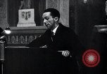 Immagine di Joseph Goebbels e Adolf Hitler Berlino Germania, 1933, secondo 41 filmato di repertorio 65675030759