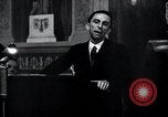 Immagine di Joseph Goebbels e Adolf Hitler Berlino Germania, 1933, secondo 44 filmato di repertorio 65675030759