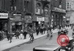 Immagine di Berlin scene di strada Berlino Germania, 1932, secondo 16 filmato di repertorio 65675030780