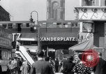 Immagine di Berlin scene di strada Berlino Germania, 1932, secondo 32 filmato di repertorio 65675030780