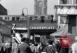 Immagine di Berlin scene di strada Berlino Germania, 1932, secondo 33 filmato di repertorio 65675030780